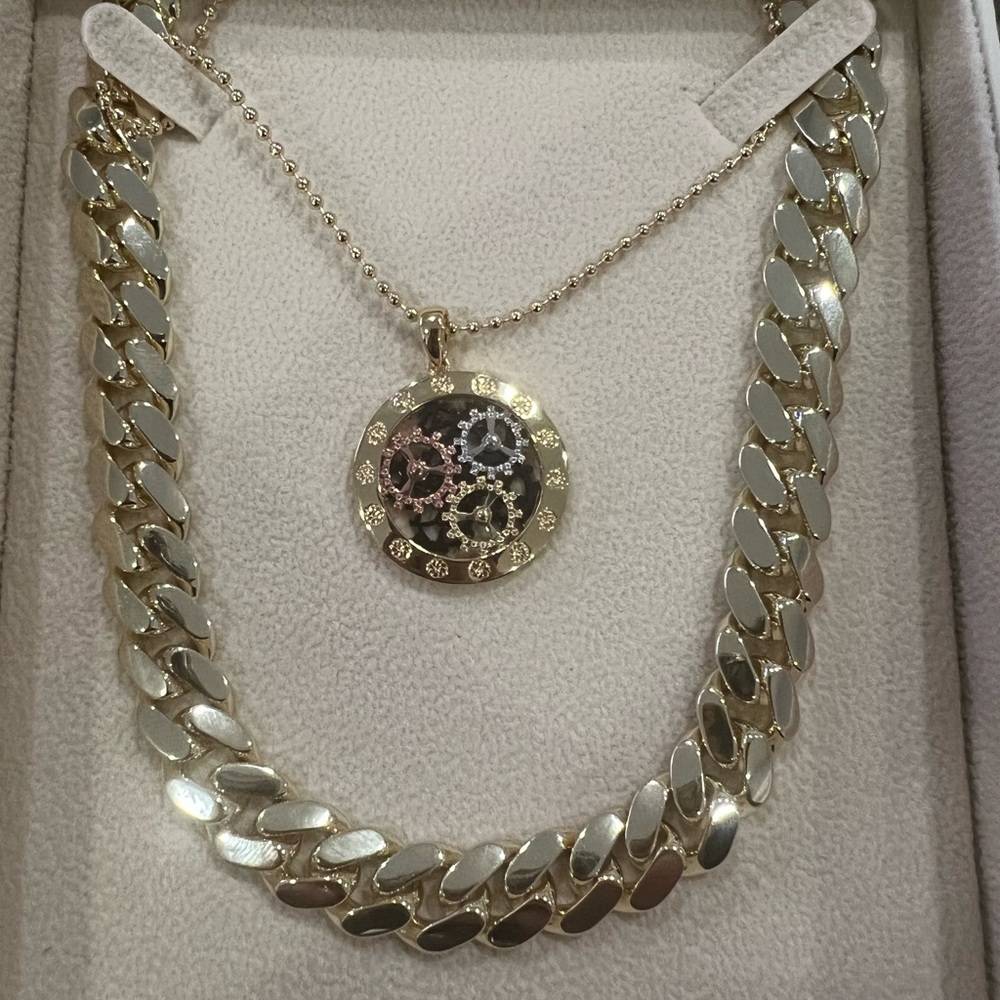 Brand new necklace set, gold plated, including box